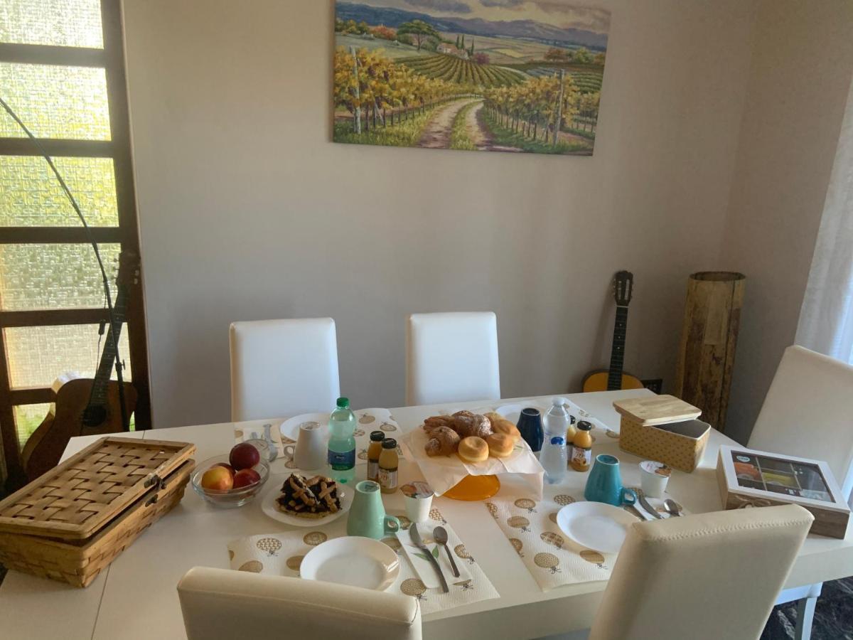 Il Girasole Bed & Breakfast Basciano Exterior photo